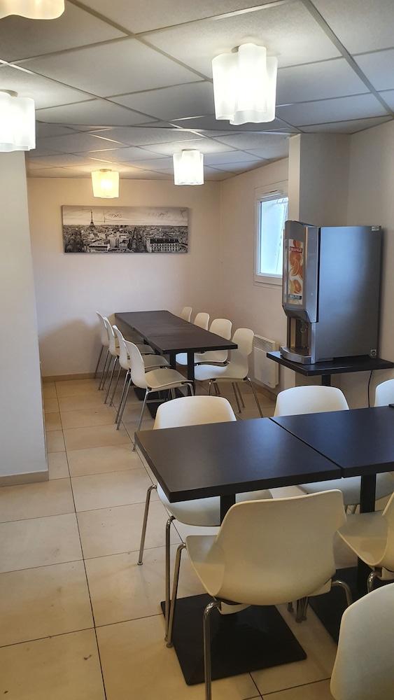 Welcomotel Coignières Kültér fotó