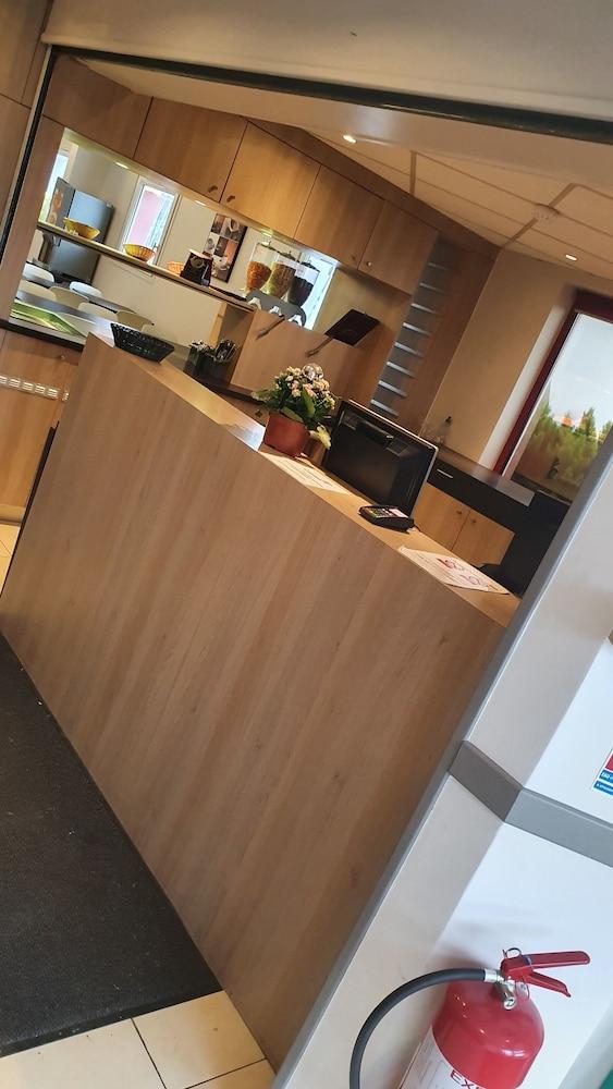 Welcomotel Coignières Kültér fotó