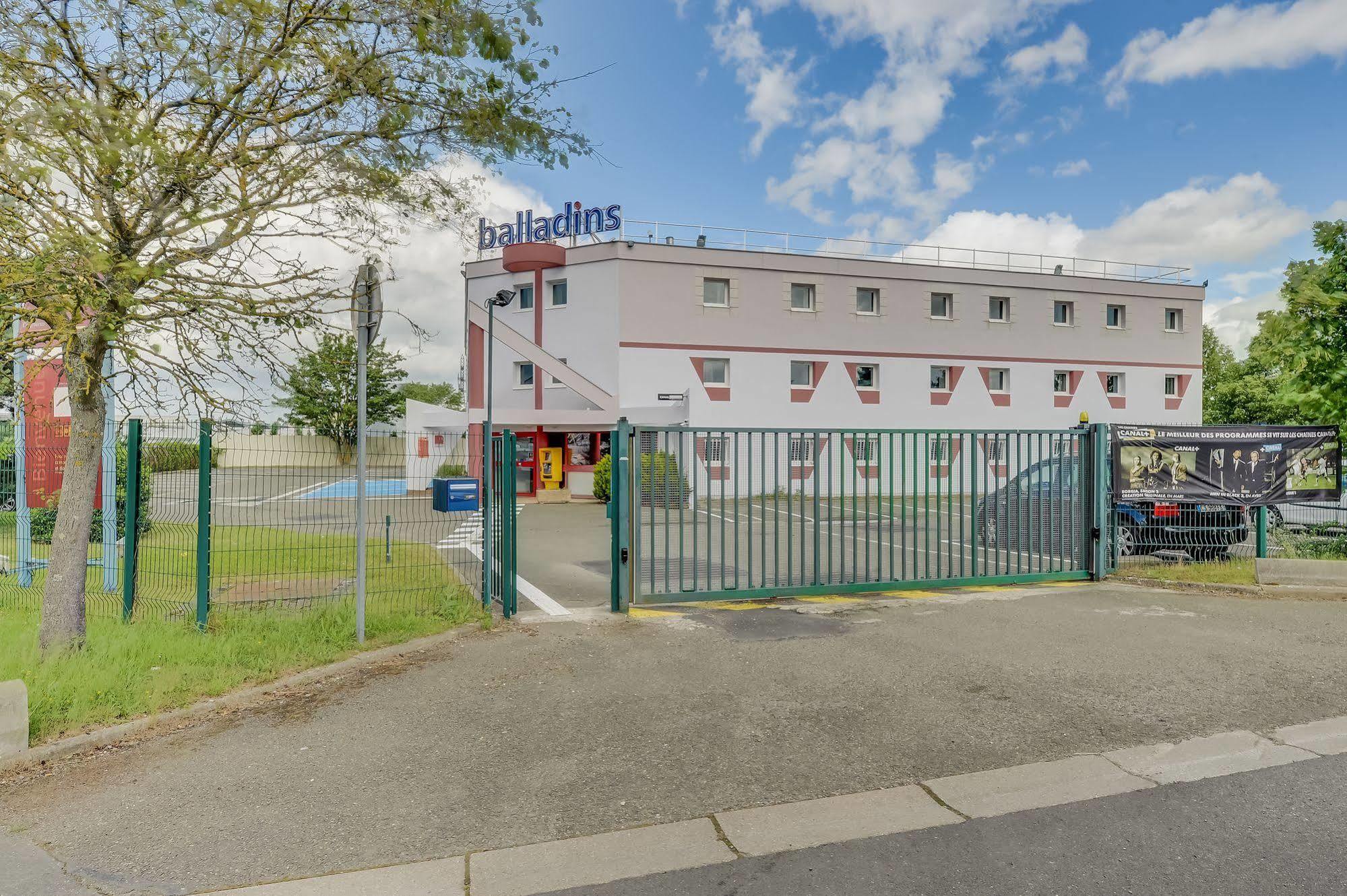 Welcomotel Coignières Kültér fotó