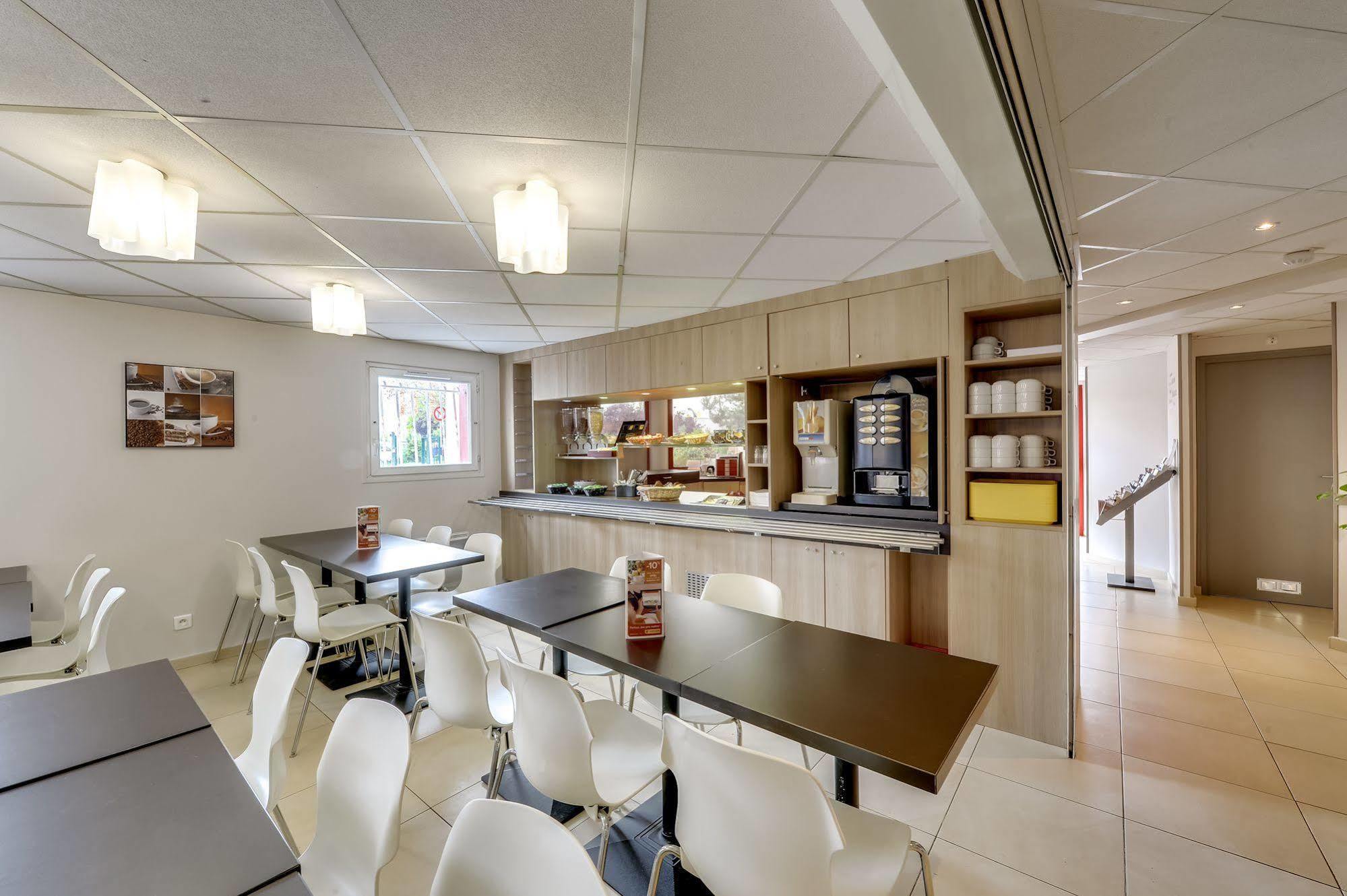 Welcomotel Coignières Kültér fotó
