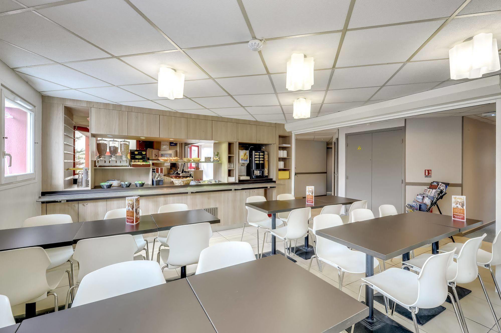 Welcomotel Coignières Kültér fotó