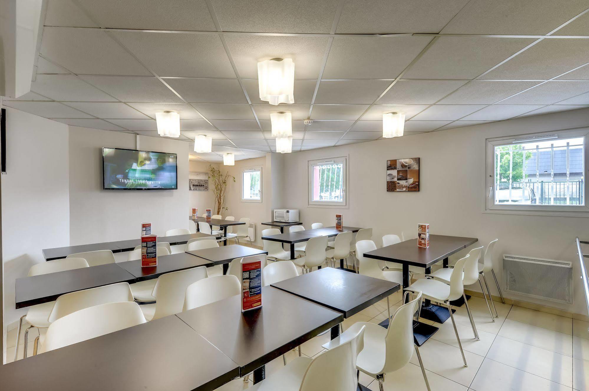 Welcomotel Coignières Kültér fotó