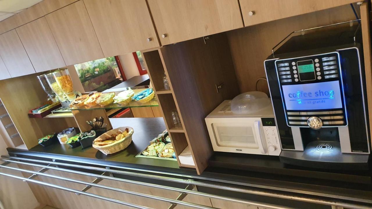 Welcomotel Coignières Kültér fotó